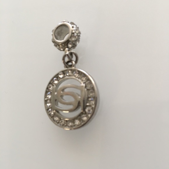 Bebe - Picture 3 of 4